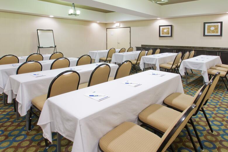 Holiday Inn Express Hotel & Suites Alvarado