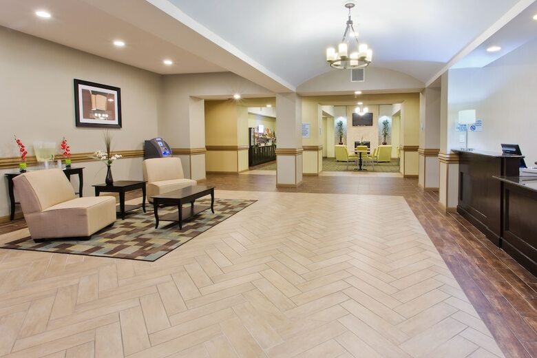 Holiday Inn Express Hotel & Suites Alvarado