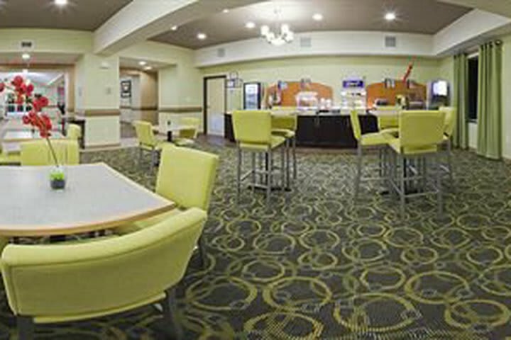 Holiday Inn Express Hotel & Suites Alvarado