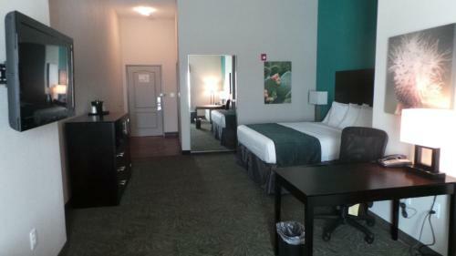 Hotel Oakwood Suites