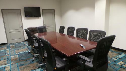 Hotel Oakwood Suites