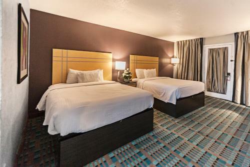 Hotel Fifth Season Inn & Suites