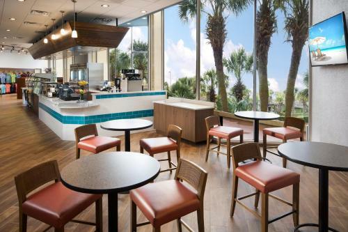 Hotel Royale Palms By Hilton