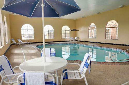 Hotel Comfort Inn And Suites Medical West