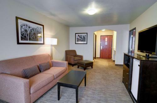 Hotel Comfort Inn And Suites Medical West