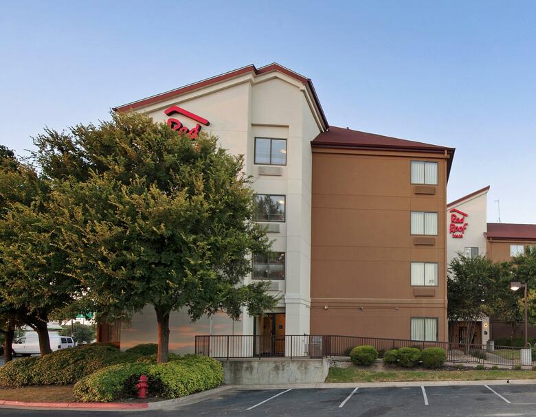 Hotel Red Roof Plus Austin South