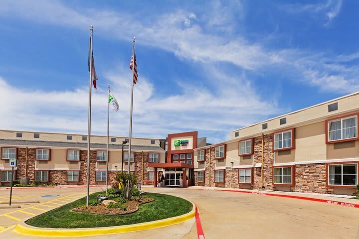 Holiday Inn Express Hotel & Suites Arlington/six Flags Area