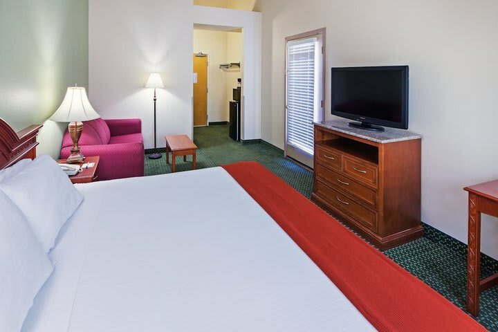 Holiday Inn Express Hotel & Suites Arlington/six Flags Area