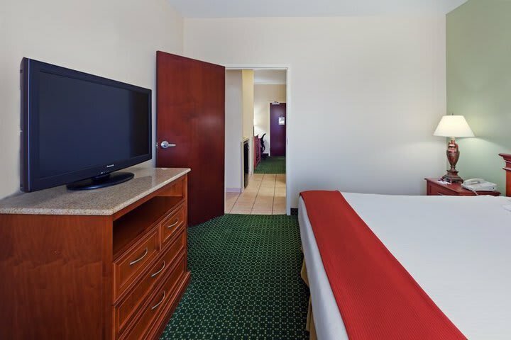 Holiday Inn Express Hotel & Suites Arlington/six Flags Area