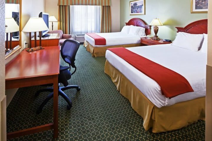 Holiday Inn Express Hotel & Suites Arlington/six Flags Area
