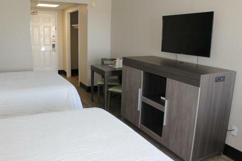 Tropical Seas Hotel