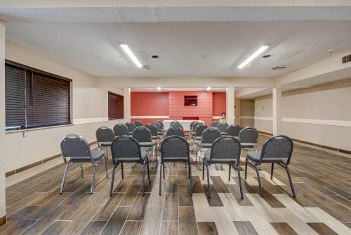 Motel Executive Inn And Suites College Station