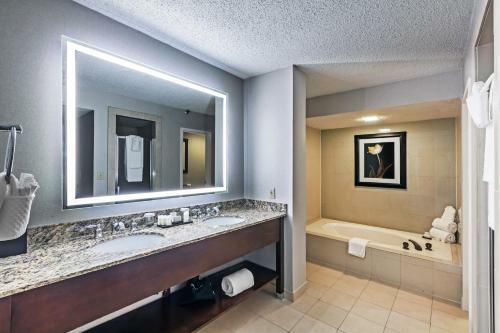 Hotel Embassy Suites Dallas - Market Center
