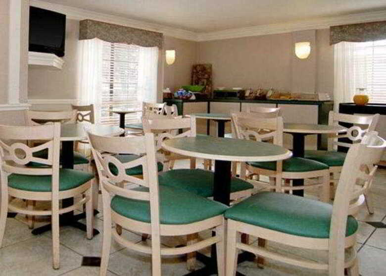Motel 6 Dallas Market Center