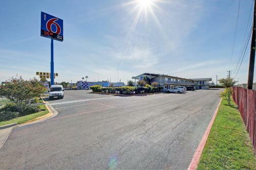 Motel 6 Laredo South