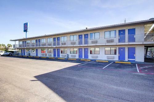Motel 6 Laredo South