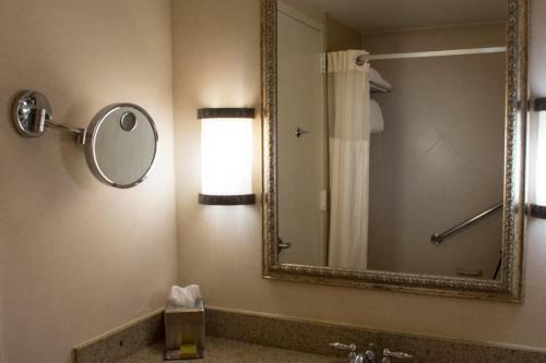 Hotel Doubletree By Hilton Midland Plaza