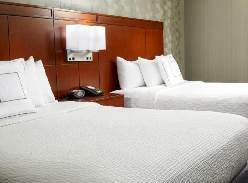 Hotel Courtyard By Marriott San Antonio Six Flags At The Rim