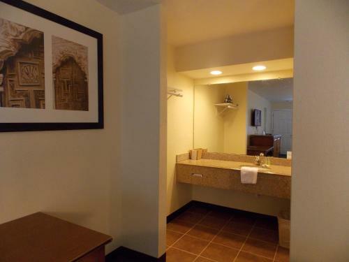 Hotel River Walk Inn & Suites