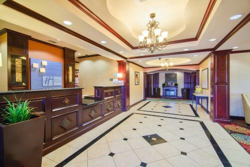 Holiday Inn Express Hotel & Suites Terrell
