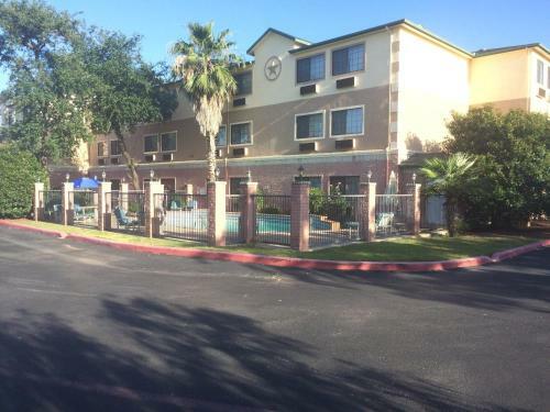 Hotel Days Inn & Suites North Stone Oak