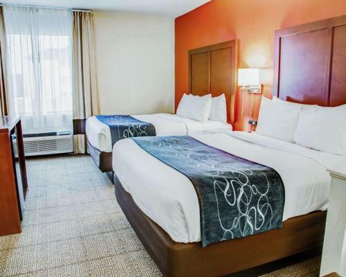 Hotel Comfort Suites Near South Broadway Mall