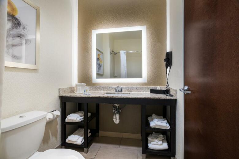 Hotel Comfort Inn & Suites