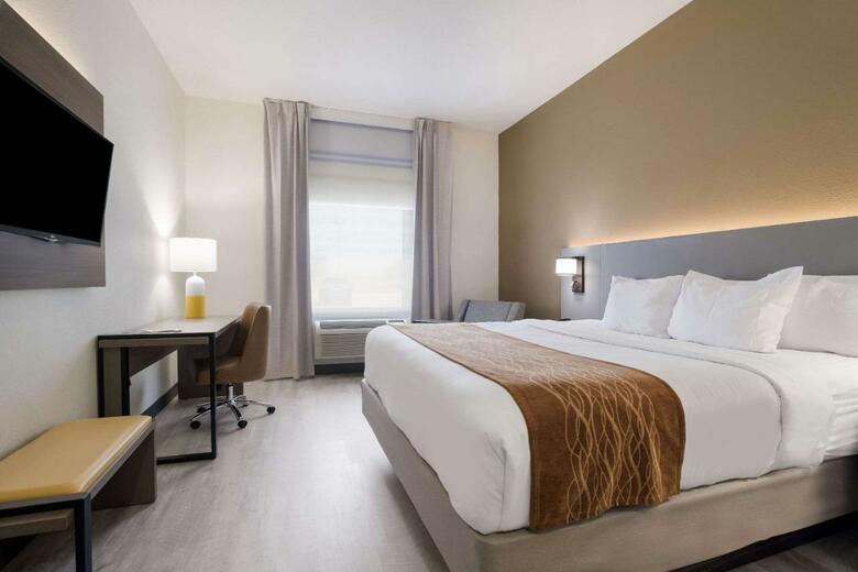 Hotel Comfort Inn & Suites