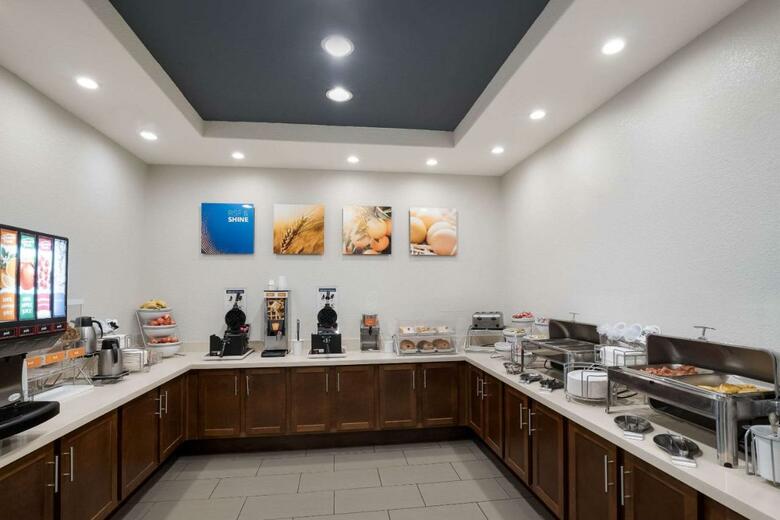 Hotel Comfort Inn & Suites