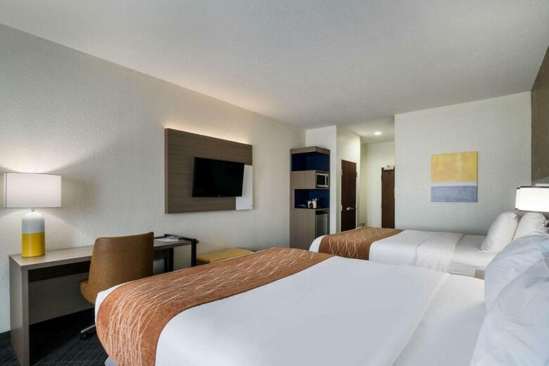 Hotel Comfort Inn & Suites