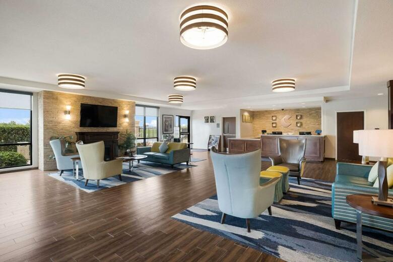 Hotel Comfort Inn & Suites