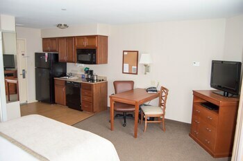 Hotel Candlewood Victoria