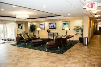 Hotel Candlewood Victoria