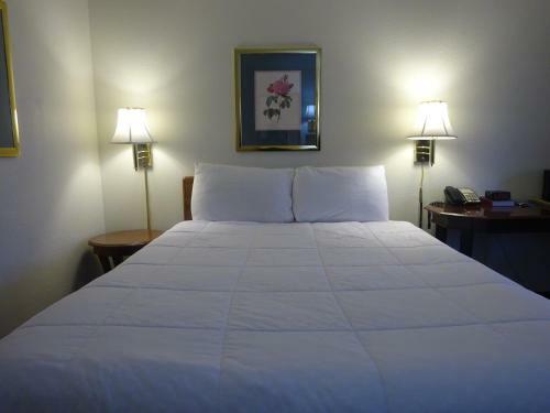 Hotel Knights Inn Victoria East