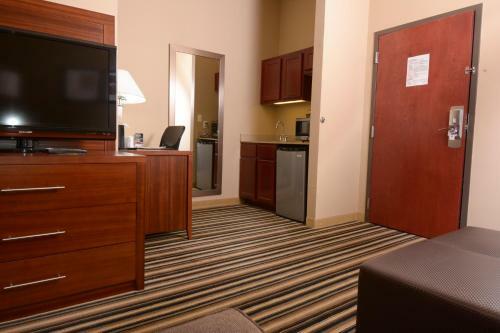 Hotel Comfort Suites Baylor North