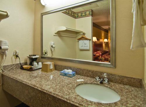 Motel Winnie Inn And Suites
