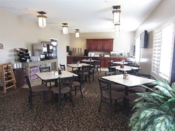 Hotel Landmark Inn And Suites