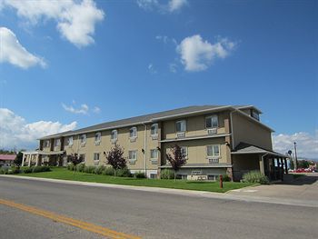 Hotel Landmark Inn And Suites