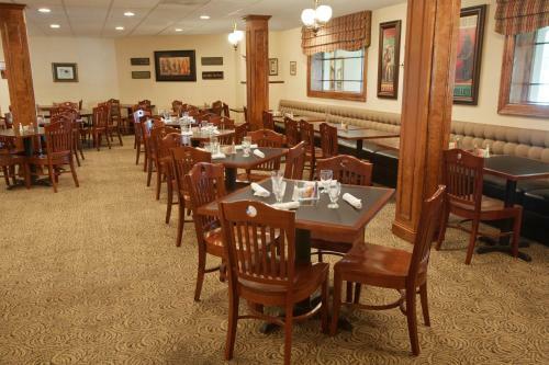 Fredericksburg Hospitality House Hotel
