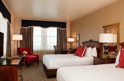 Hotel Roanoke & Conference Center, Curio Collection By Hilton
