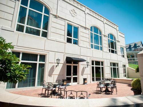 Hotel Roanoke & Conference Center, Curio Collection By Hilton