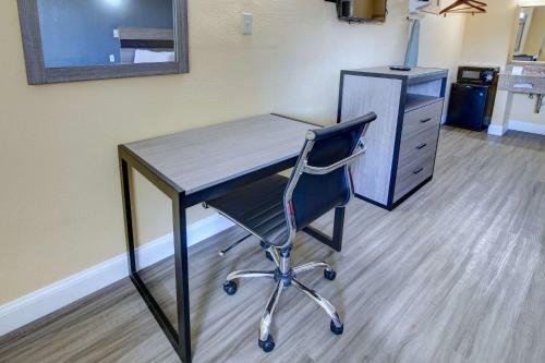 Hotel Econo Lodge At Military Circle