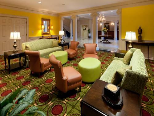 Virginia Crossings Hotel, Tapestry Collection By Hilton