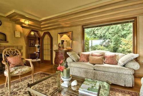 Oyster Bay Manor