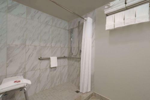 Hotel Baymont By Wyndham Bremerton Wa