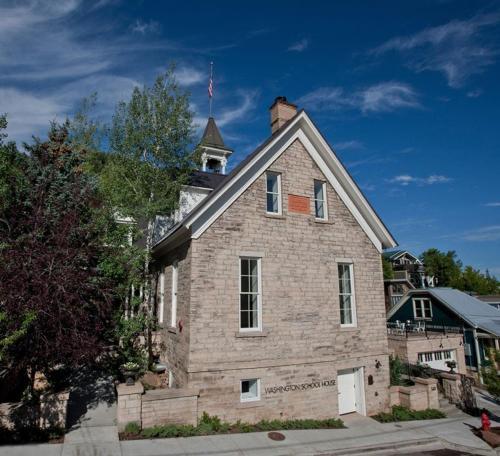 Washington School House Hotel