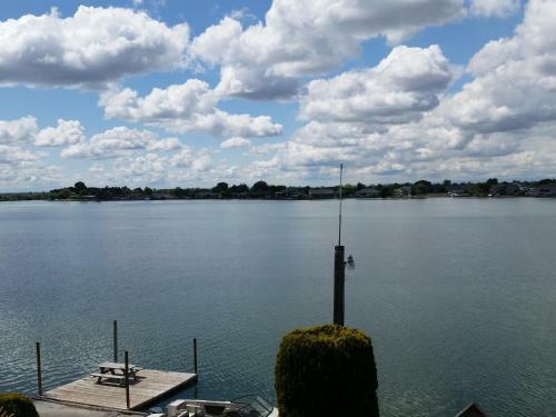 Posada Lakeshore Inn Water Front