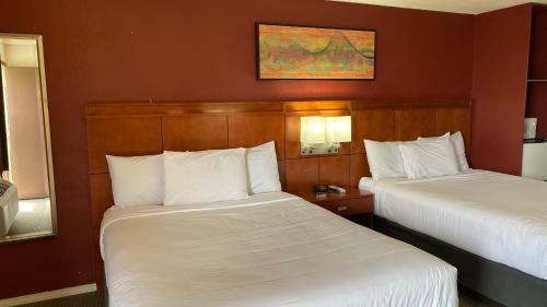 Posada Lakeshore Inn Water Front