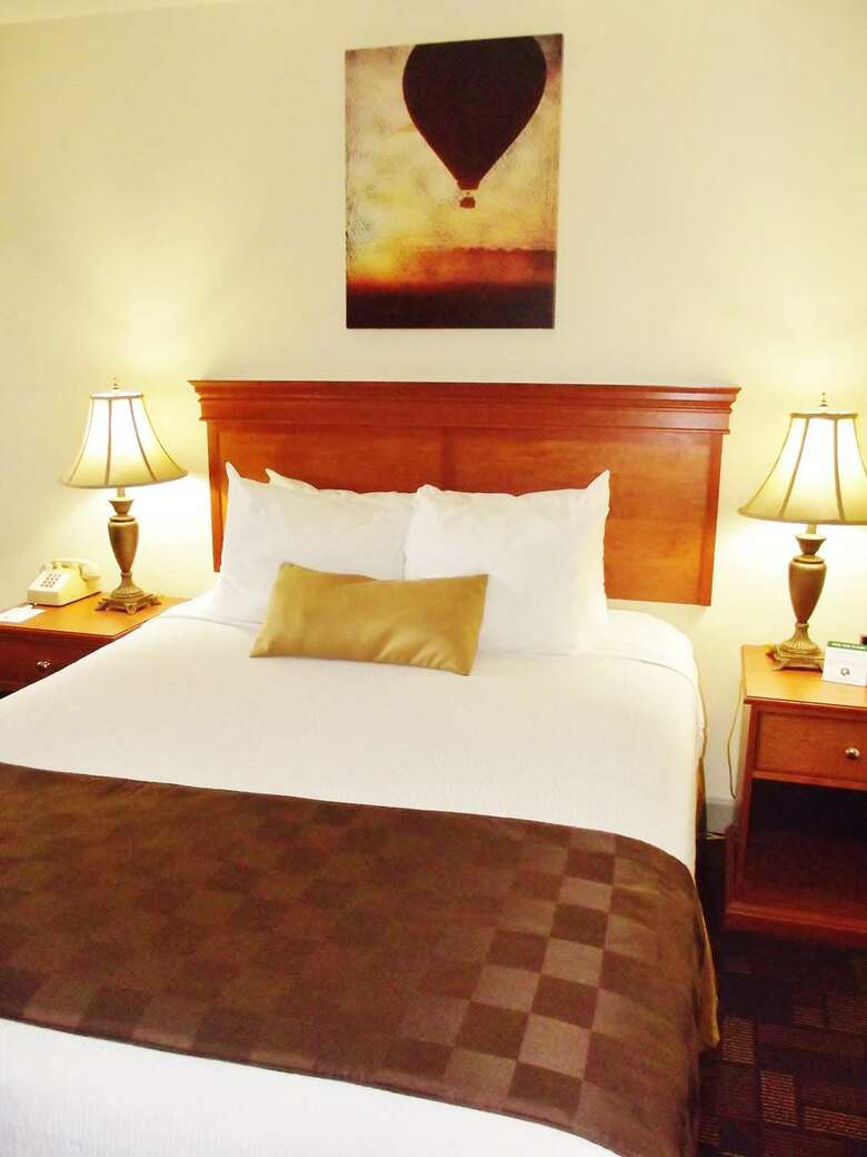 Best Western Plus Lake Front Hotel