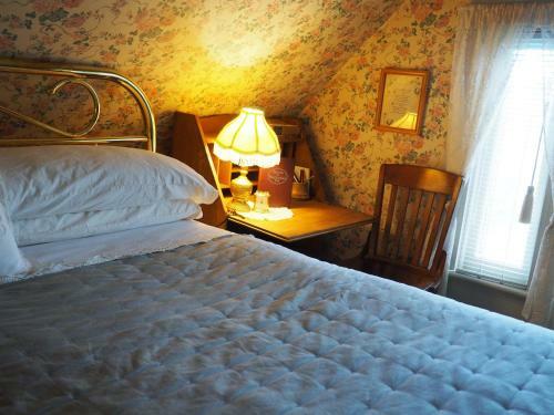 Bed & Breakfast Old Consulate Inn